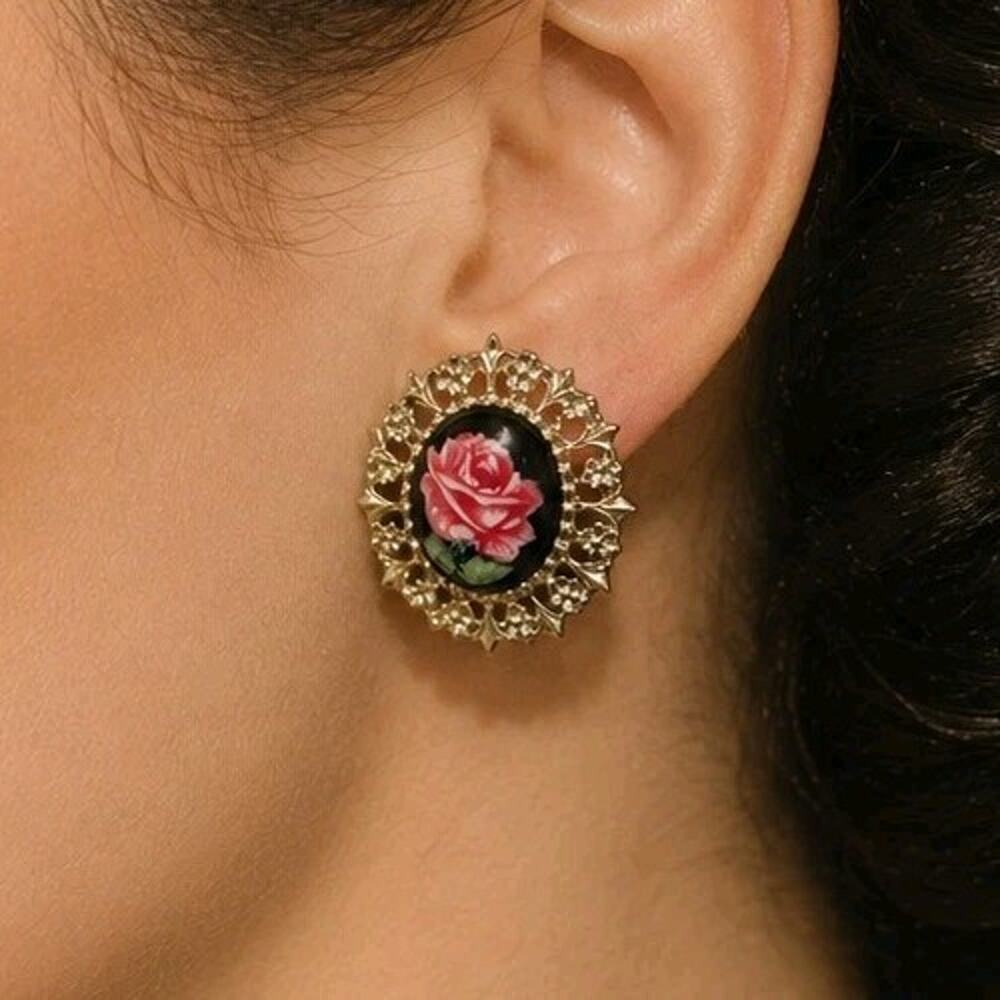 Vintage Rose Cameo Clip On Earrings Gold Tone Filigree Floral Black Red Retro